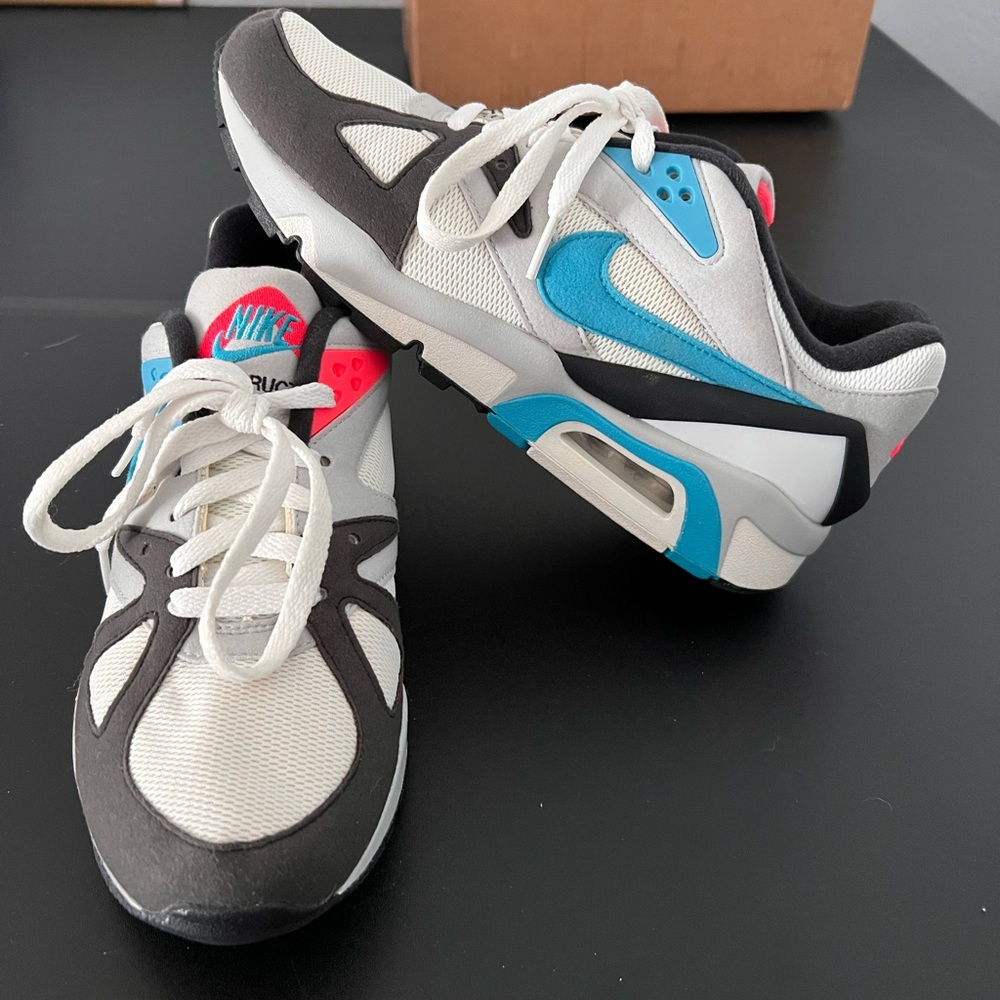 Nike men’s Air Structure OG white neo teal sneakers
